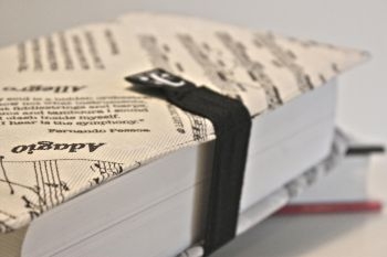 Buchh�lle Music mit Klettverschluss 43x25,5 cm (geschlossen 17,5x25,5 cm)