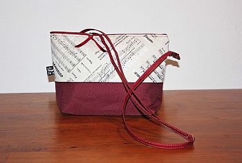 Handtasche Opera wei�/bordeaux 28 x 19 x 7 cm mit abnehmbarem Schulterriemen, 2 Innentaschen und Rei�verschluss)