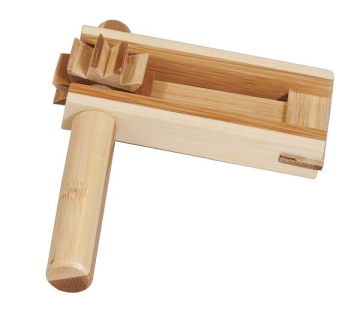 Bambus-Ratsche klein zweifarbig ca. 11 x 11 cm