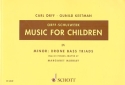 Music for Children vol.4 minor: drone-bass triads für Singstimme, Blockflöte und Schlagzeug score