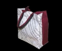 Stoff-Nylon-Tasche Opera wei�/bordeaux 28x25x12,5 cm (mit Trageschlaufen, Innentasche, Magnetverschluss, wasserabweisend)