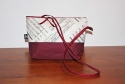 Handtasche Opera wei�/bordeaux 28 x 19 x 7 cm mit abnehmbarem Schulterriemen, 2 Innentaschen und Rei�verschluss)