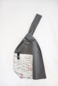 Tasche mit 2 unterschiedlich langen Henkeln zum Verschlie�en mit Au�entasche, 28 x 30 cm